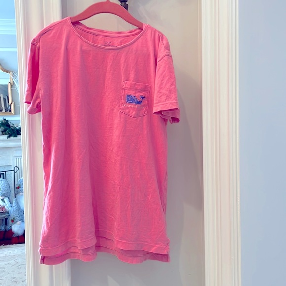 Vineyard vines girls t-sorts in hot pink. - Picture 1 of 3